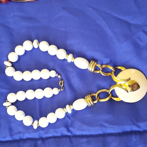 None Other - White And Gold Beaded Necklaces With Beige Pendant